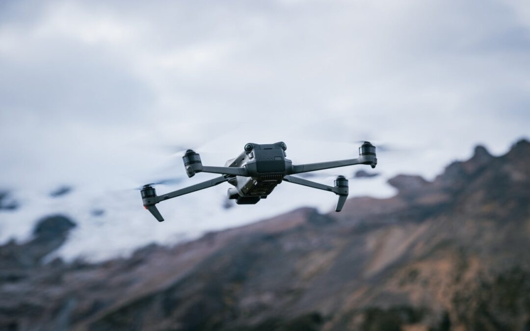 Ukraine deploy GOGOL-M mothership carrying two FPV drones