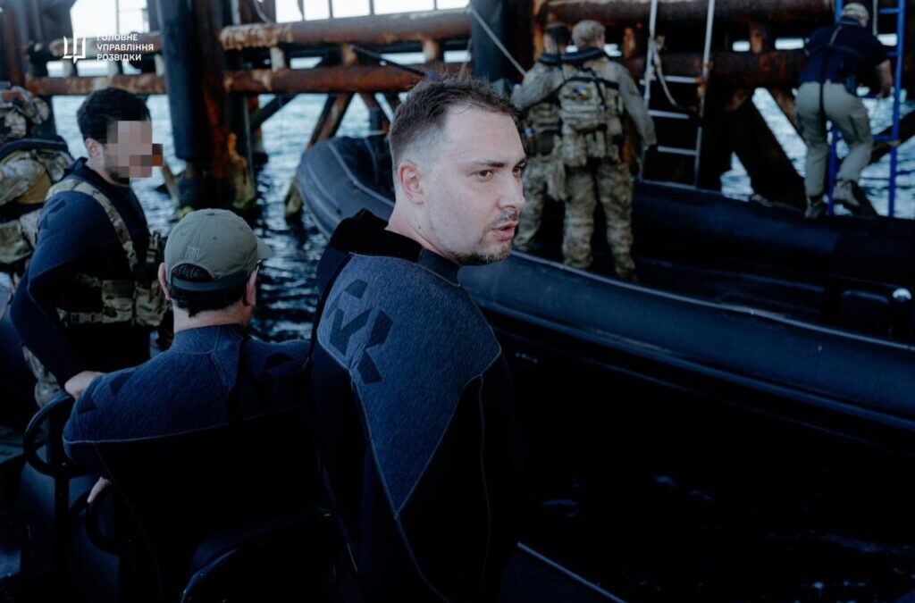 Chief of Ukraine’s Defence Intelligence visits Zmiinyi Island and gas production platforms in the Black Sea
