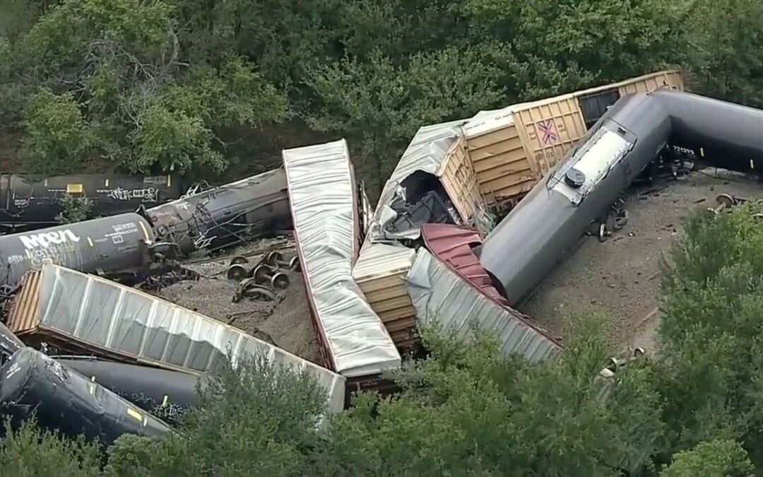 Smoke pours from train derailment in Palo Pinto County, Texas