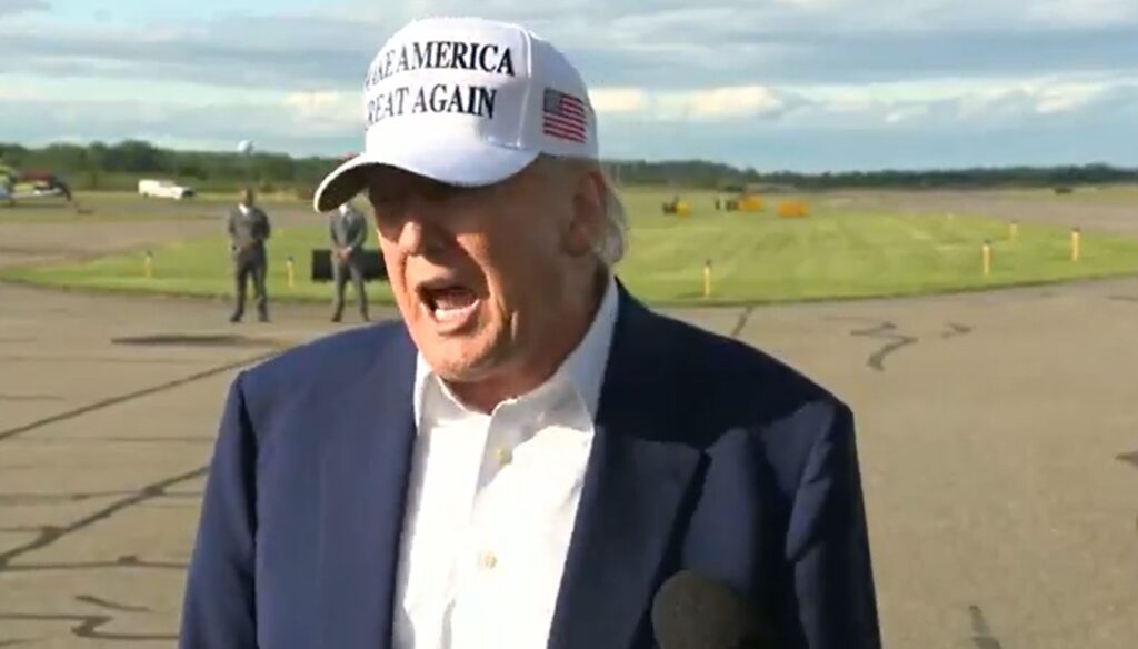 Trump can’t find Alaska on mental map—thinks he’s traveling to Russia for Putin talks
