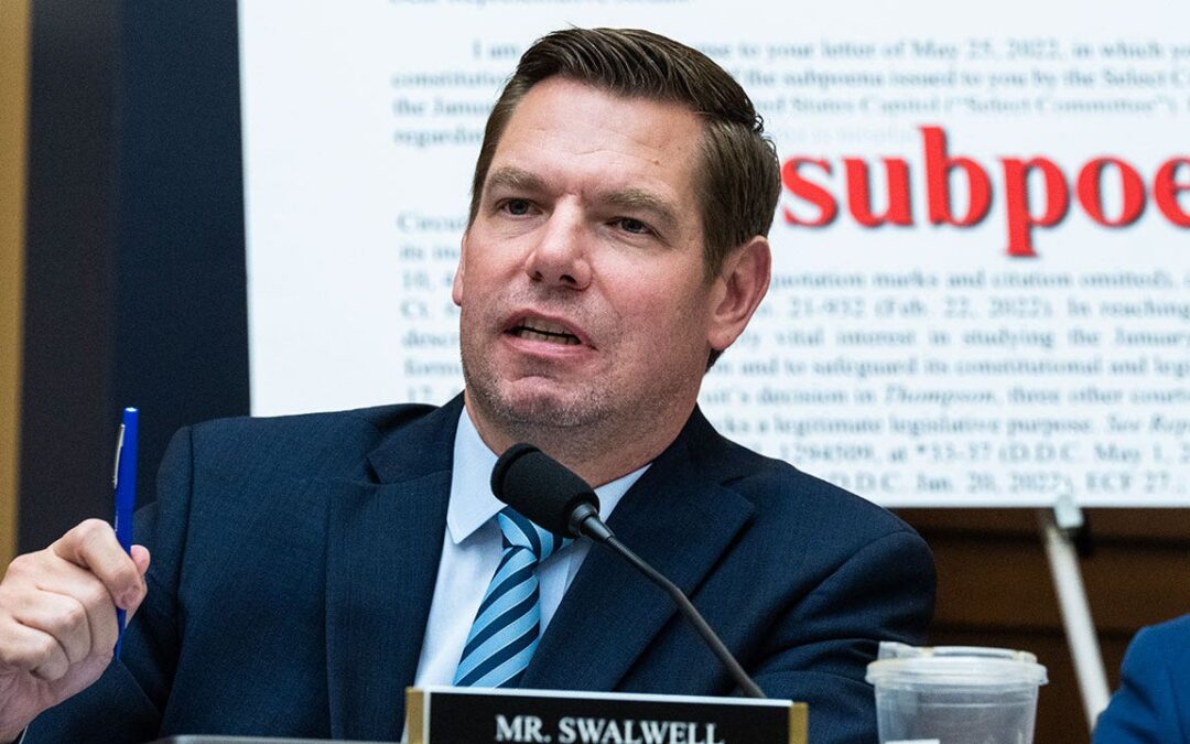 Swalwell threatens ‘accountability’ to private actors who deal with Trump, hope it ‘deters people’