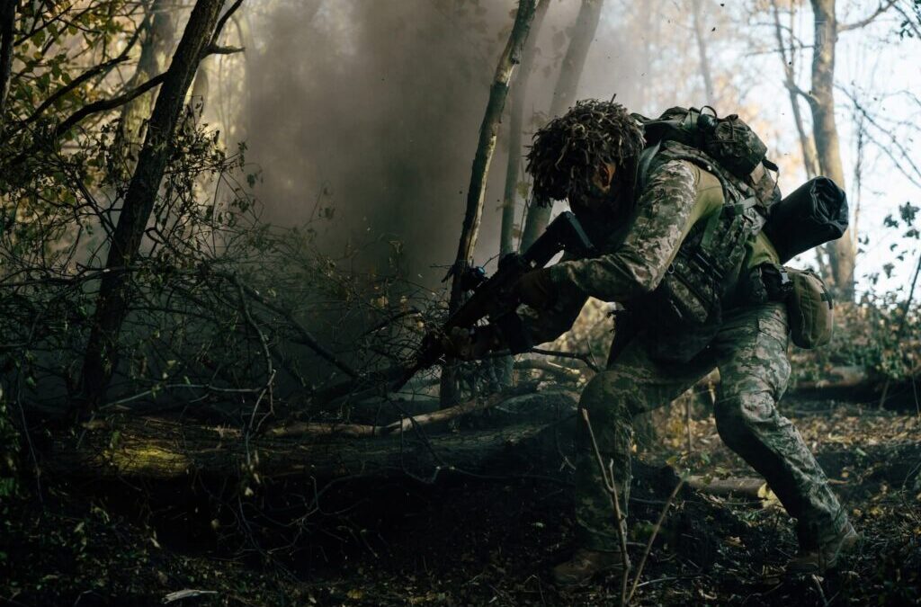 “Impossible to stop them, they’re everywhere”: Ukraine holds 13 sq km of Pokrovsk against 170,000 Russians, but Myrnohrad routes collapse (VIDEO)