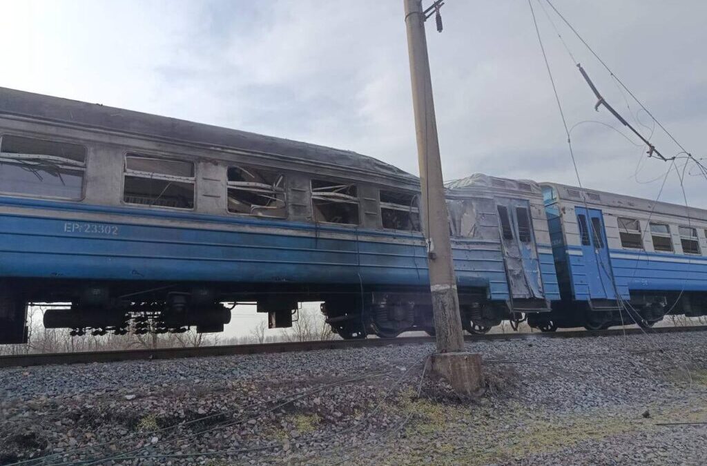 Diplomacy is going great in Moscow’s understanding: Russia struck suburban train in motion full of passengers amid “peace talks”